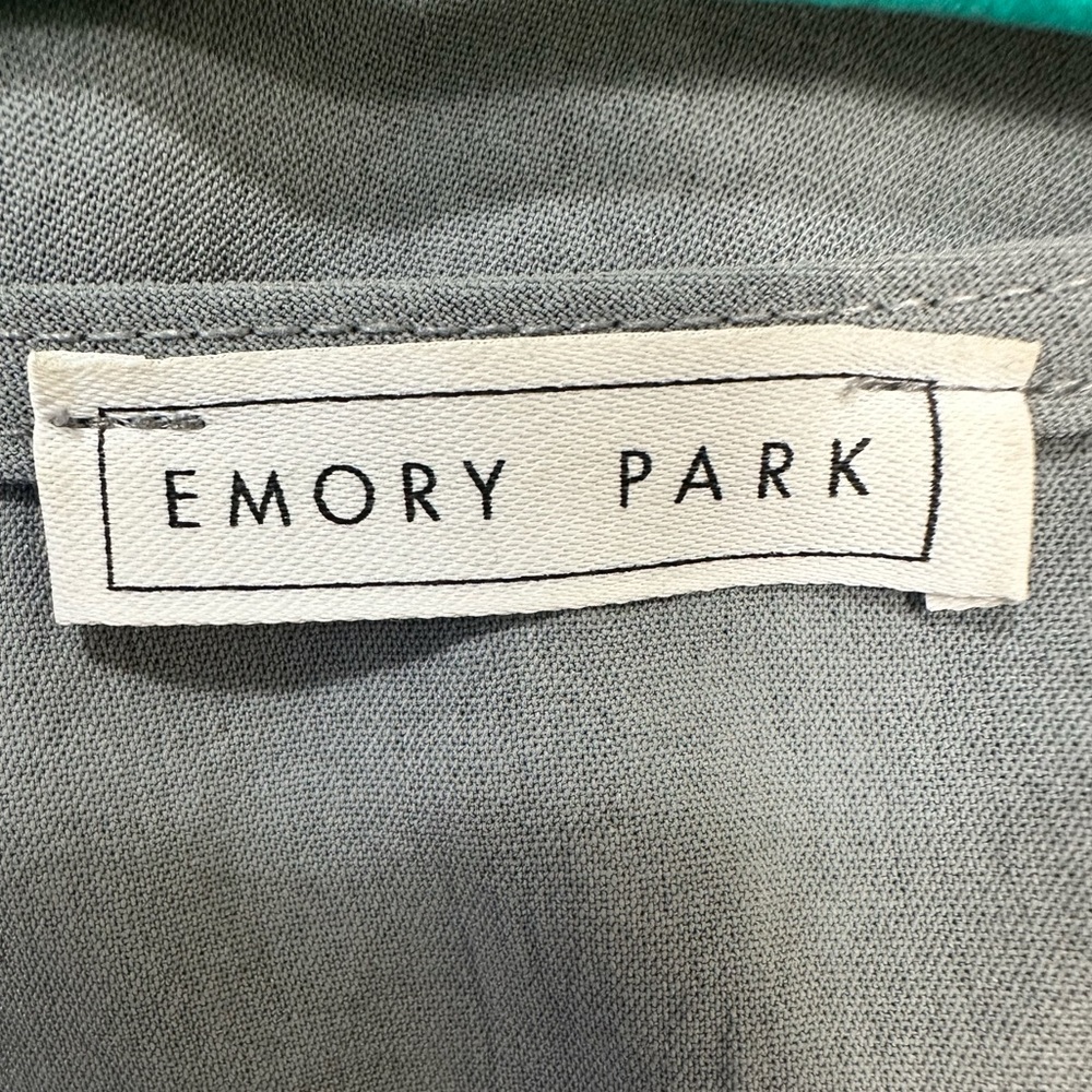 emory park Soft Grey Cropped Waist an Alluring V-Neck Button Up Shirt Top L - Picture 11 of 14